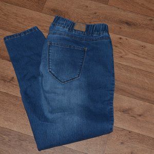 Woman Cato Pull On Jeans Size 18WP